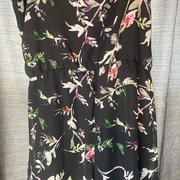 Chic Black Floral Maxi Dress - Picture 5 of 10